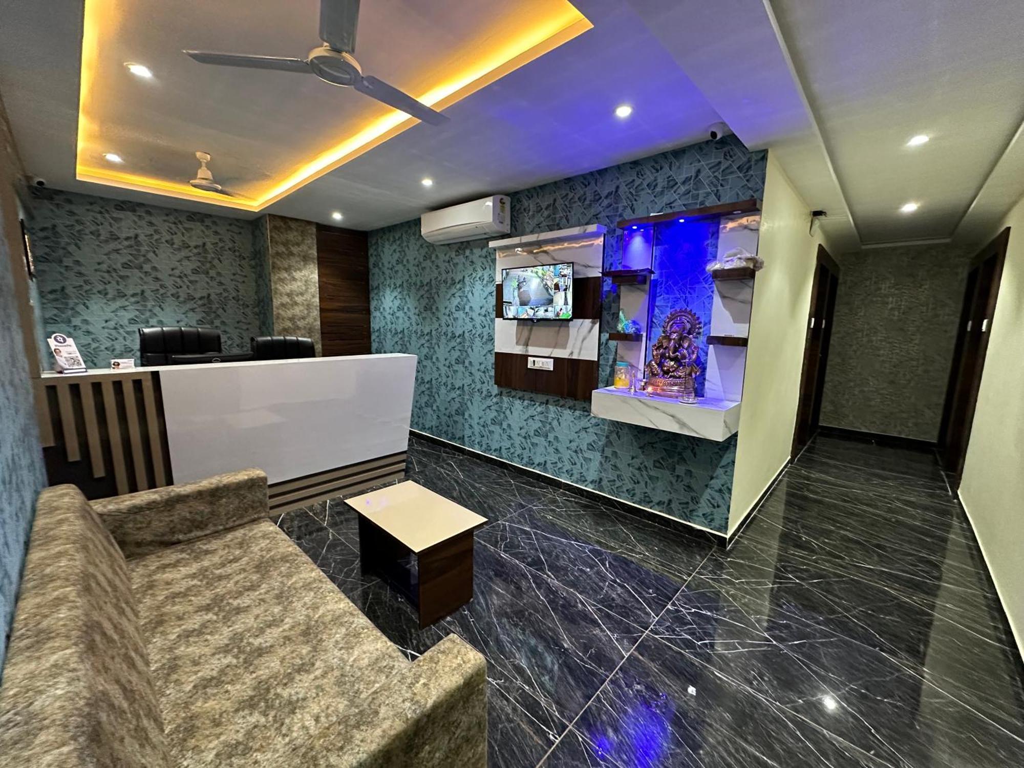 Hotel Golden View ヴァドーダラー エクステリア 写真